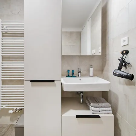 Bohemian Glow Of Krumlov Apartment *